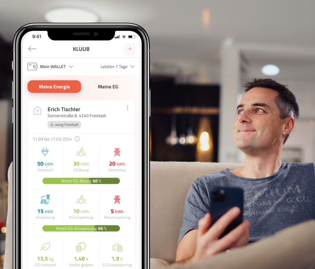 Mann mit Smartphone mit Dashboard zu KLUUB Energiegemeinschaft Energiedaten