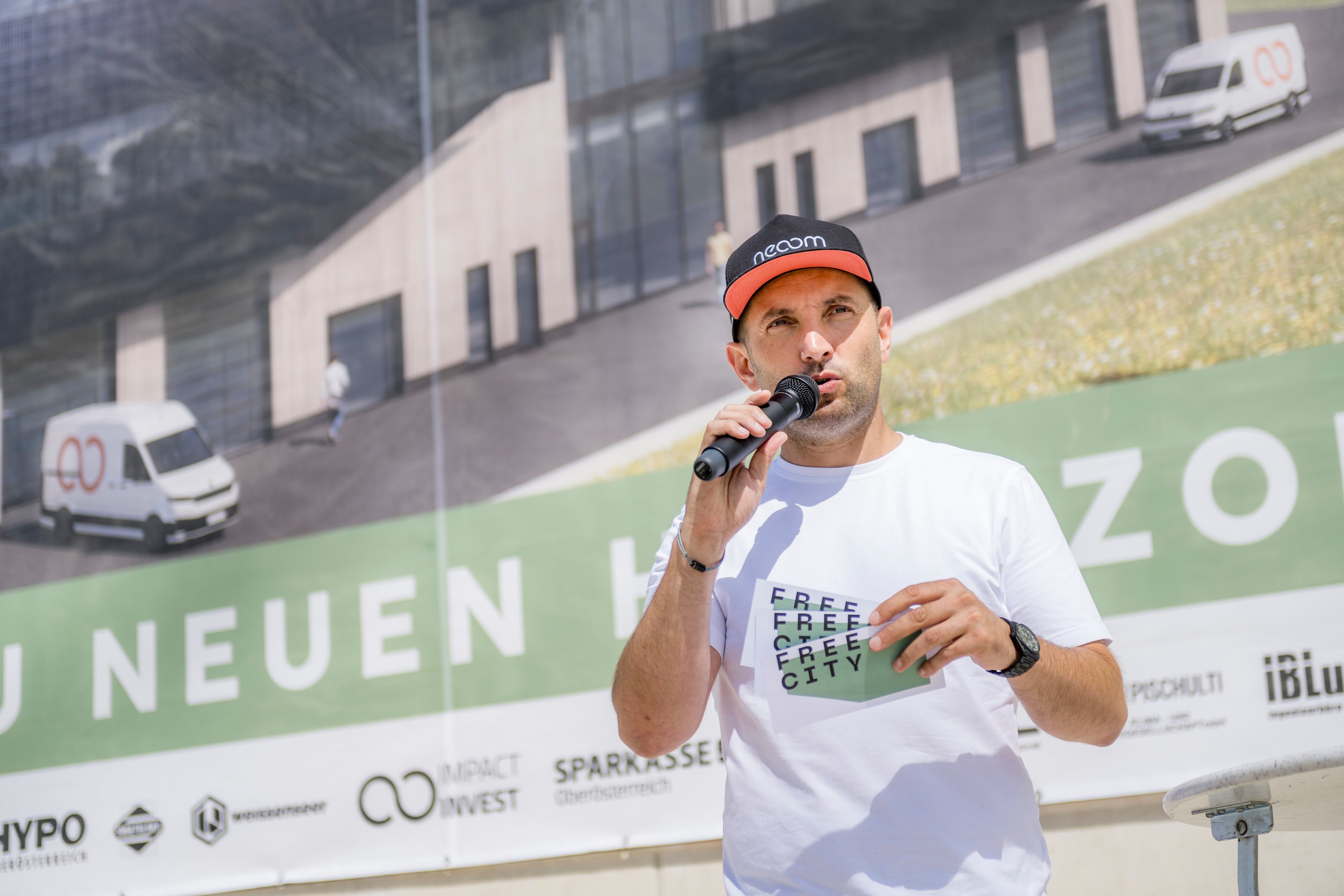 2022-08-18 NEOOM Spatenstich Free City_086