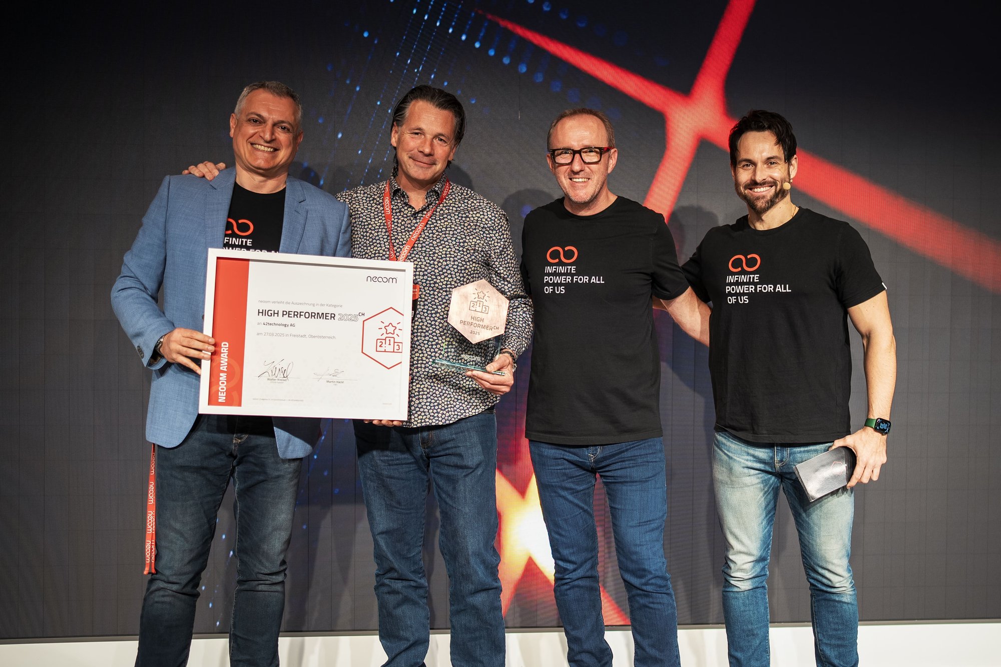 NeoomLive06_neoom_award_42technology