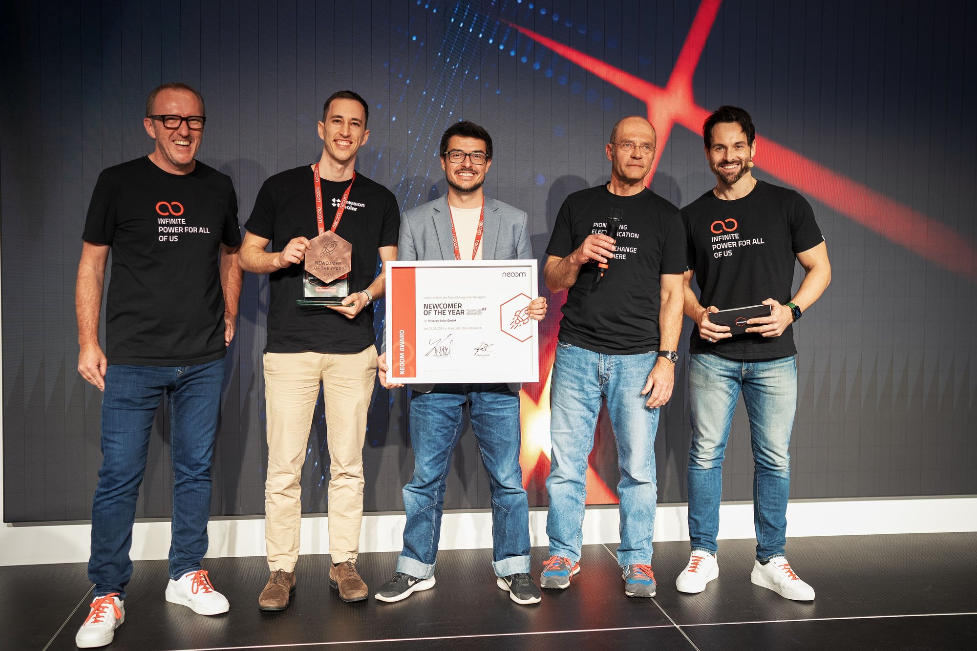 NeoomLive06_neoom_award_mission_solar