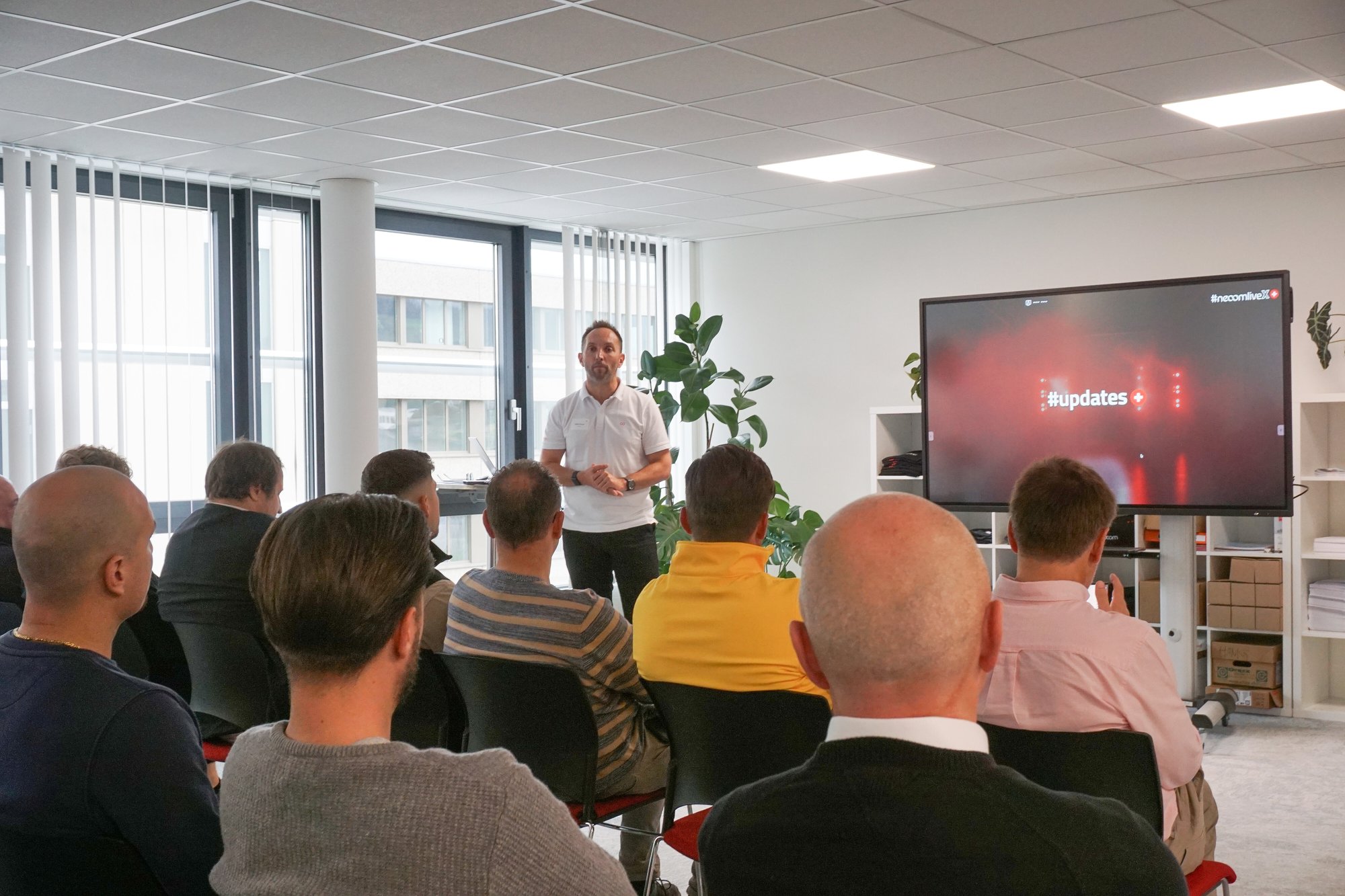 neoomliveX-CH_Publikum_Walter-Updates