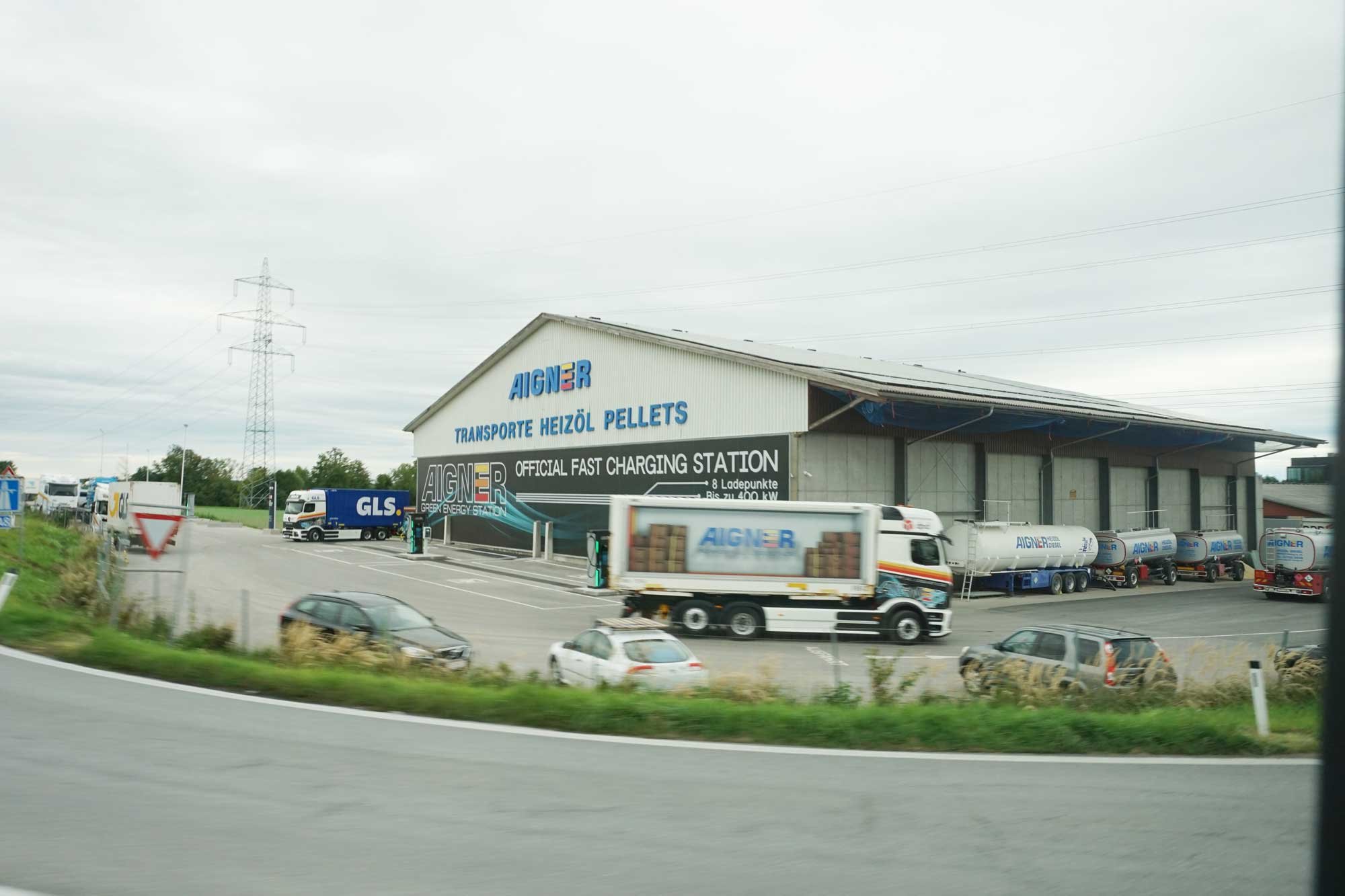 Aigner-Powerful-Logistics_LKW-Fuhrpark_Ladestationen_DSC03969