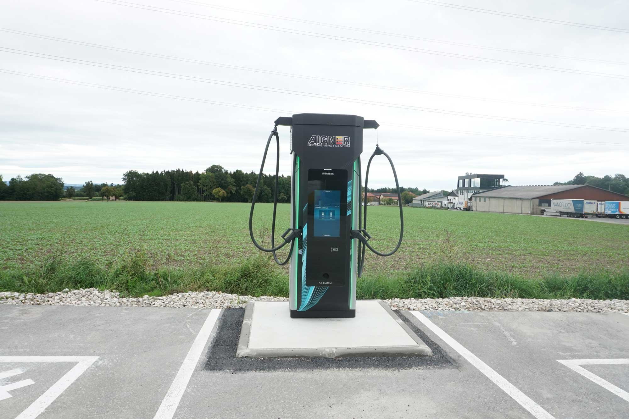 Aigner-Powerful-Logistics_Ladestation_Ladepunkte_DSC03963