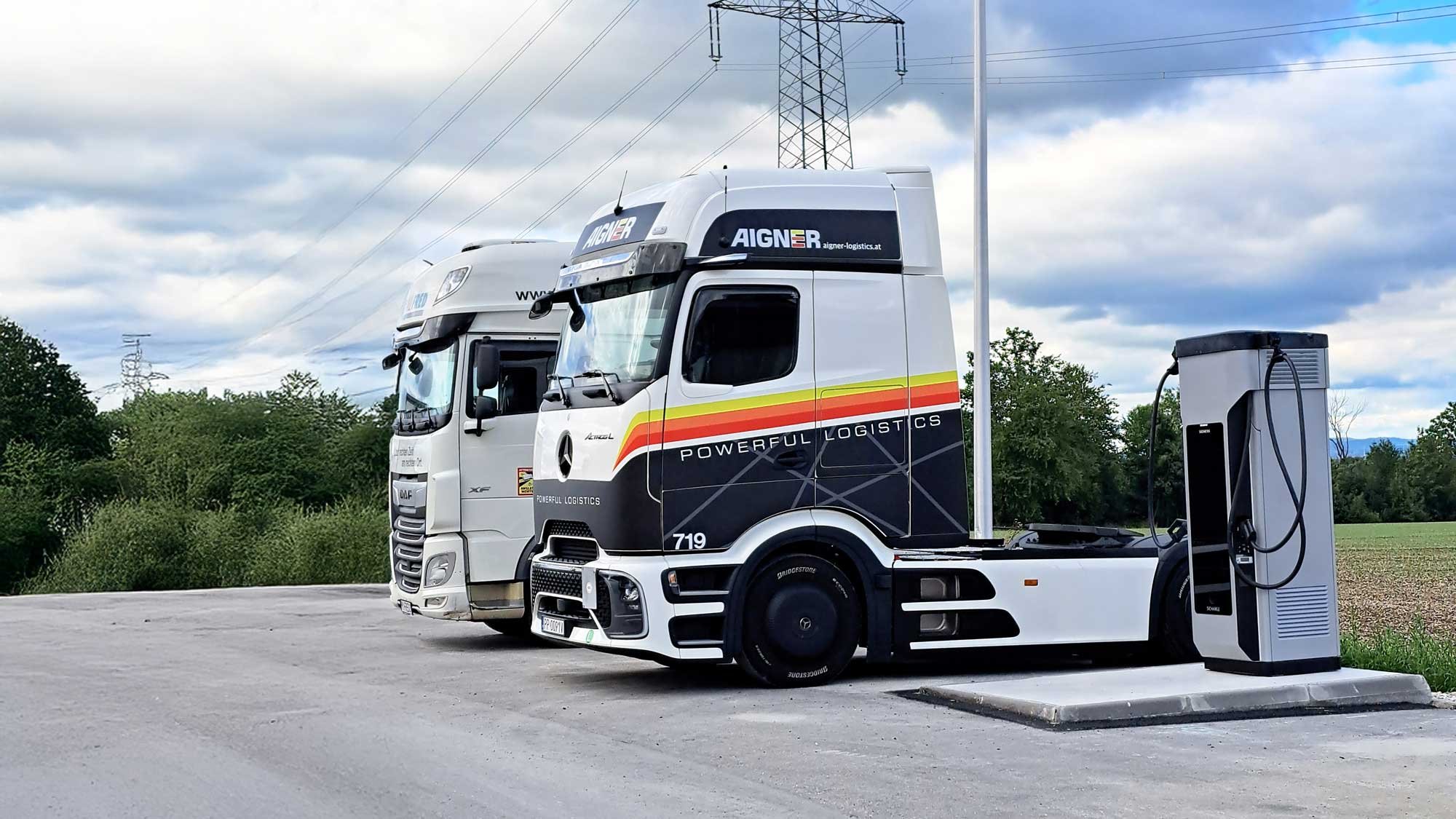 Aigner-Powerful-Logistics_e-LKW_Ladestation_Parkplatz_v3-quer_web