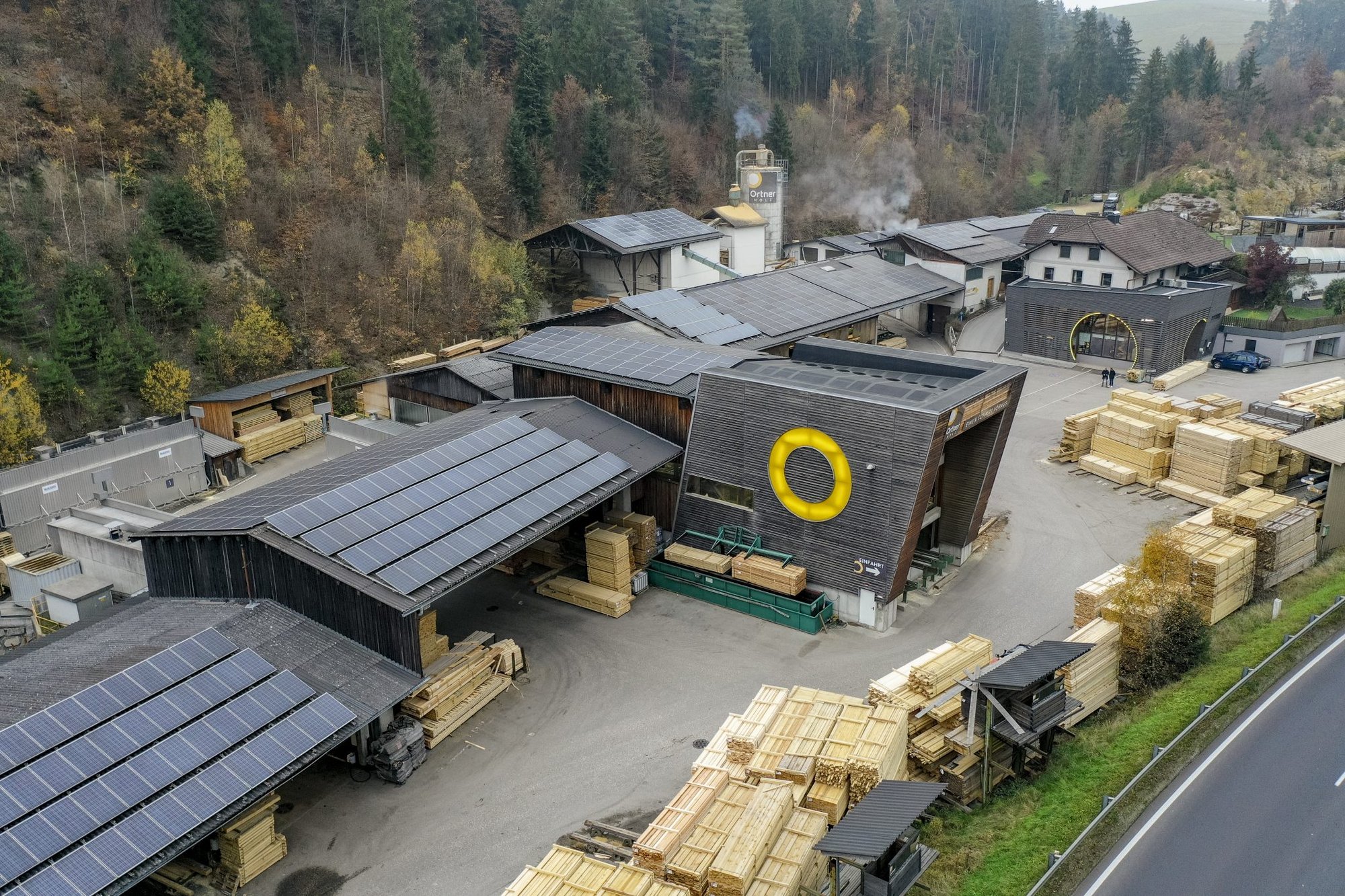 PV-Anlage auf den Dächern von Ortner Holz